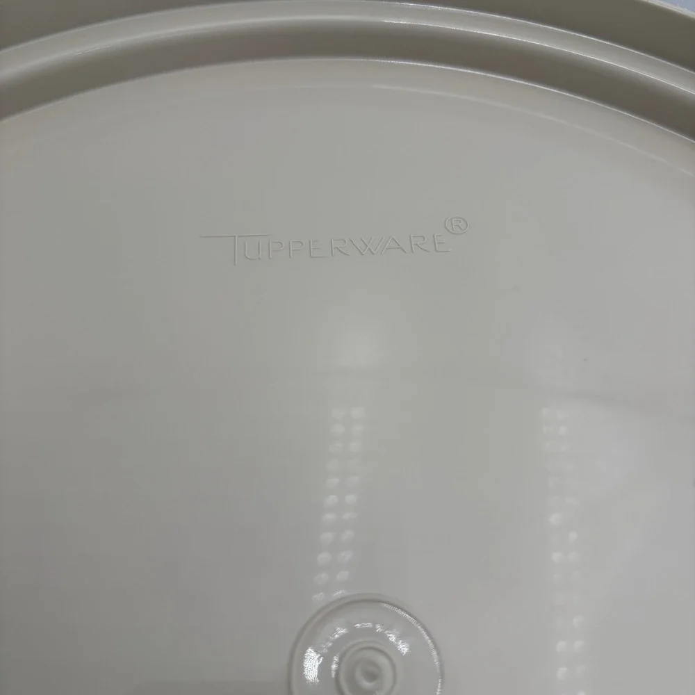 Tupperware vtg cake